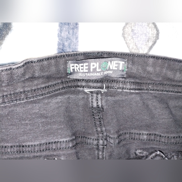 Free Planet Jeans - Picture 6 of 7